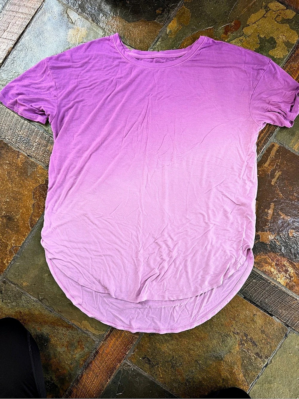 Time and Tru Short Sleeve Tee in Purple Size Medium